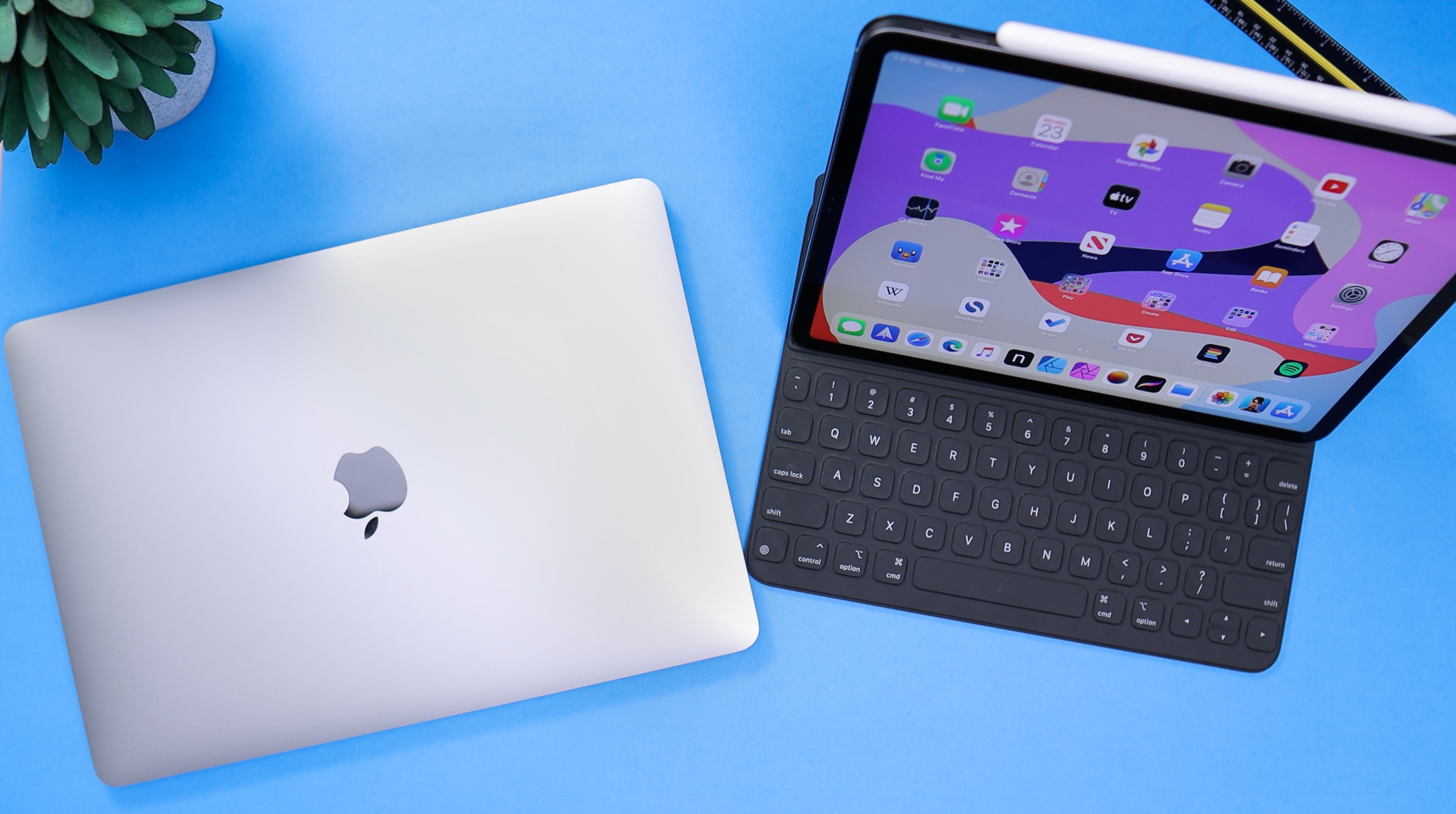 iPad and Macbook 